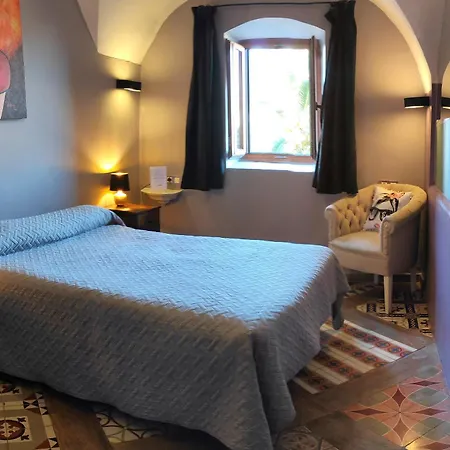 Hotel La Boheme Caces