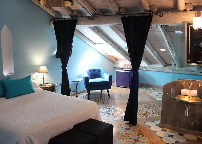 Hotel La Boheme Caces